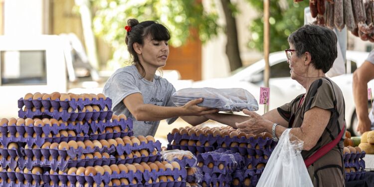 Otro sábado de feria con productos de mano propia en la Granja Municipal