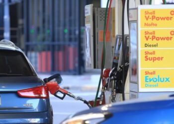 Vuelven a aumentar los combustibles: más de 8 por ciento desde la semana que viene