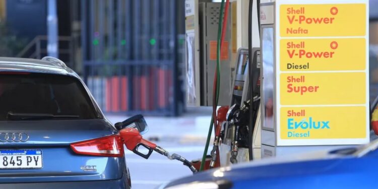 Vuelven a aumentar los combustibles: más de 8 por ciento desde la semana que viene