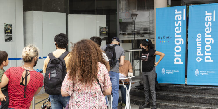 Inscriben y brindan asesoramiento sobre las Becas Progresar 2024