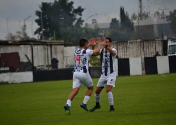 Claypole goleó a Atlas y sigue subiendo en el campeonato