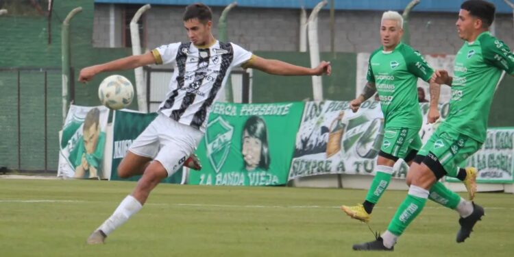 Claypole volvió a ganar y sube en la tabla de la Primera C