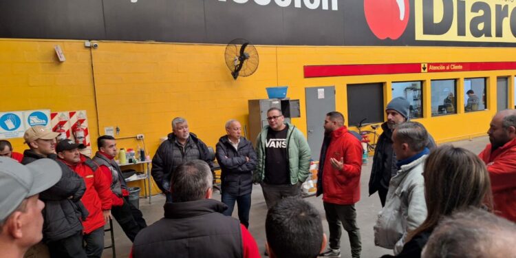 Cerró un mayorista de Lanús y echó a 25 empleados