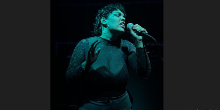 Dina, la cantante de Mármol que es furor y sueña con los grandes escenarios