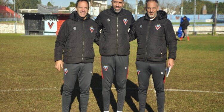 Brown de Adrogué presentó a su nuevo DT, que llega con la misión de sacarlo del fondo