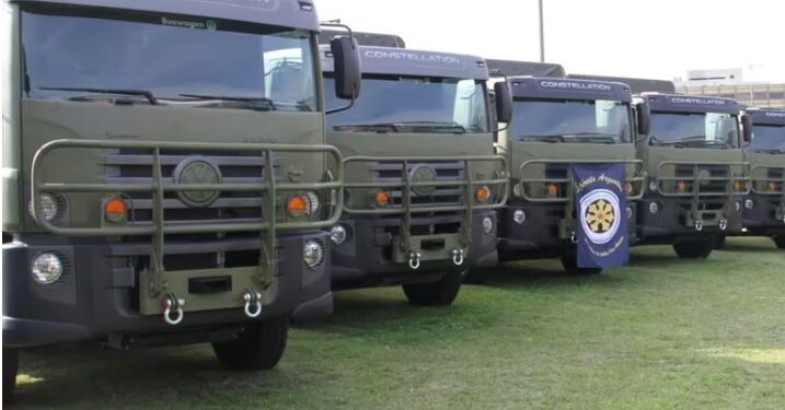 Presionado, el gobierno usa al ejército para repartir leche en polvo a días de su vencimiento