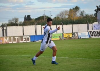 Claypole reaccionó a tiempo y goleó a El Porvenir