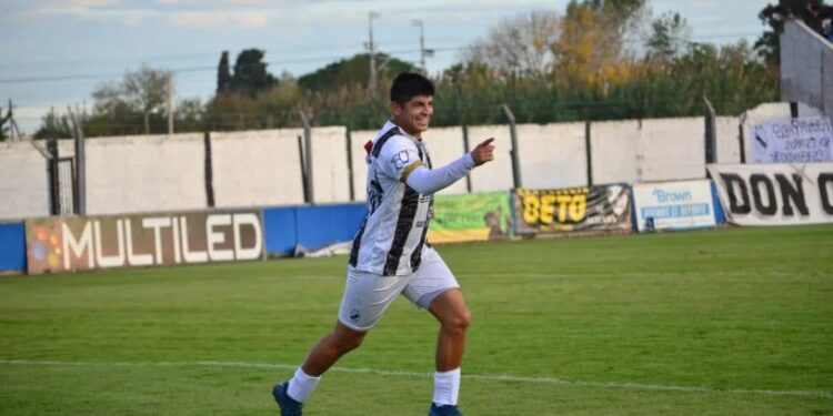 Claypole reaccionó a tiempo y goleó a El Porvenir