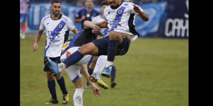 Sanma cosechó un empate bajo la lluvia de Burzaco