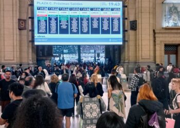 Los trenes circulan a 30 Km: demoras y cancelaciones afectan a miles de pasajeros