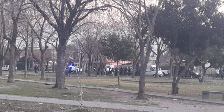 Una joven de Calzada murió atropellada por un motochorro: viajaba con el novio y los chocaron para robarles