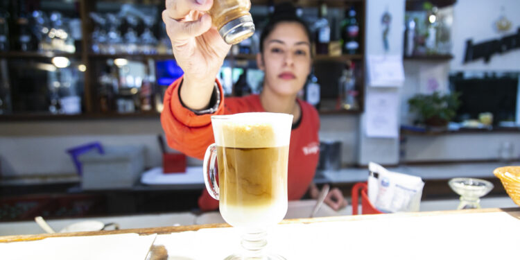 Durante el invierno y en la semana de la dulzura, cafeterías y bares lanzan promociones y descuentos