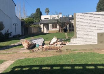 Mármol: Un hombre perdió el control del auto y casi provoca una tragedia