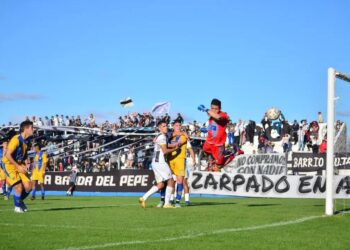 Claypole lo perdió en el final y en su cancha ante Puerto Nuevo