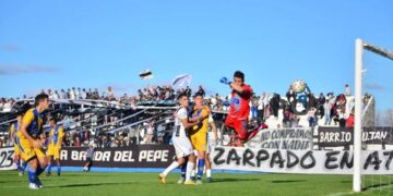 Claypole lo perdió en el final y en su cancha ante Puerto Nuevo