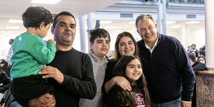 Recibieron su escritura 148 familias de Almirante Brown