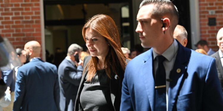 Tras el escándalo de los alimentos guardados, renunciaron 4 funcionarios y a Pettovello le llueven cuestionamientos