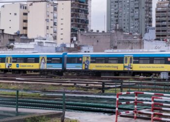Los trenes volverán a circular el martes con demoras en reclamo por mejoras salariales
