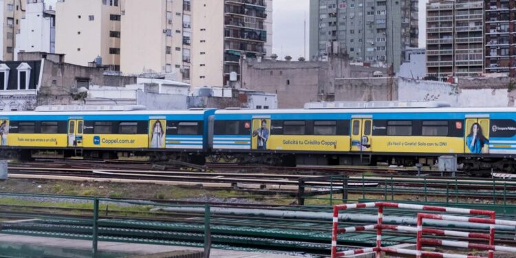 Los trenes volverán a circular el martes con demoras en reclamo por mejoras salariales
