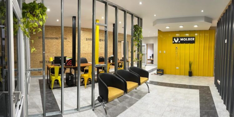 El Gobierno de Milei quiere una jornada laboral de 12 horas y la vuelta de los ticket canasta