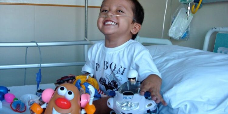 Reciben juguetes nuevos y usados para donar a los hospitales Meléndez y Oñativia