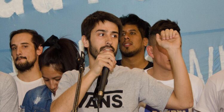 Sigue la conmoción entre funcionarios y compañeros que despiden a Santiago Paolinelli, el joven asesinado en Burzaco