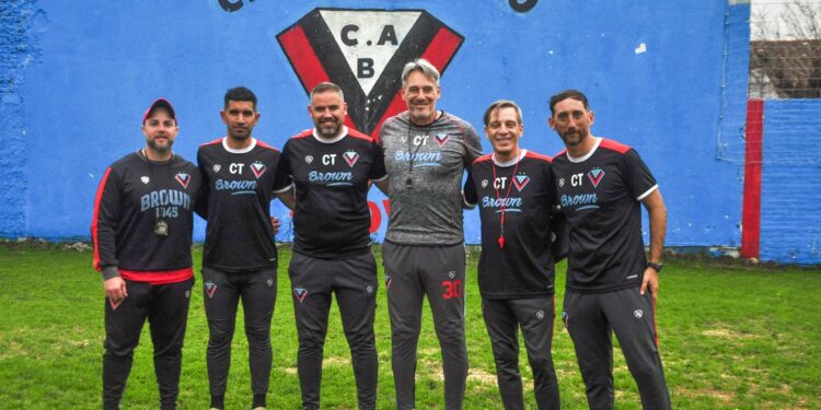 Brown de Adrogué con nuevo DT: entra Vivaldo sale Brown