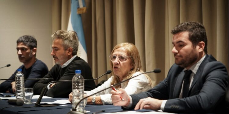 Avanza un proyecto de una senadora de Brown para capacitar en derechos humanos a trabajadores estatales