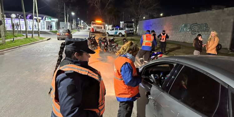 Glew: secuestran 17 motos apuntando a las que llevan dos ocupantes