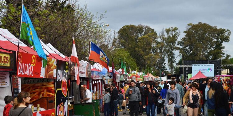 Con encuentro de emprendedores y espectáculos musicales, Longchamps celebra su aniversario