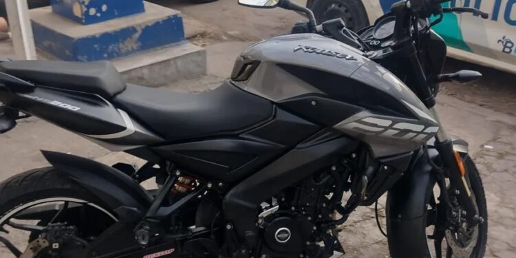 Burzaco: dos gendarmes detenidos cuando iban en una moto robada