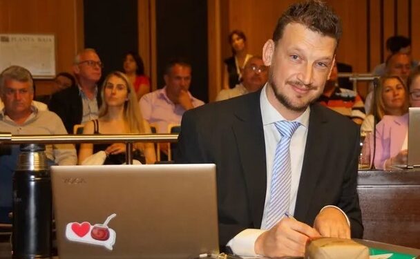 Allanaron una vivienda de Calzada en el caso del diputado de Milei acusado de pedofilia