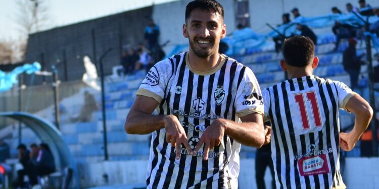 Claypole cortó su racha negra con una goleada ante Atlas