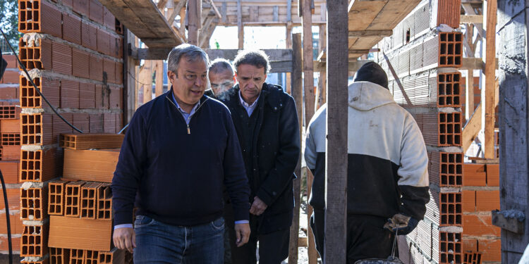 Con qué obras viales y sanitarias avanza la provincia en Almirante Brown