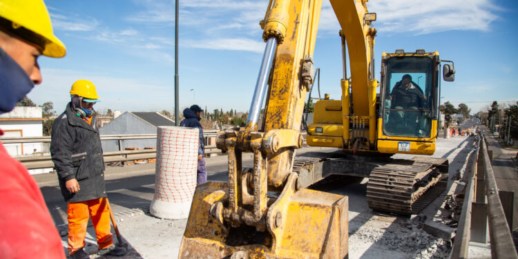 Trabajan en los dos extremos del puente de Claypole avanzando con su renovación integral