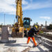 Aplican la nueva capa de hormigón en el puente de Claypole