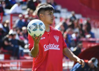 De Longchamps a la primera de Los Andes, la historia de Aaron Sandoval