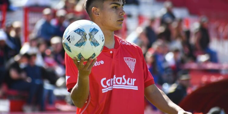 De Longchamps a la primera de Los Andes, la historia de Aaron Sandoval