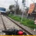 Calzada: el tren arrolló a un motociclista, que se salvó de milagro