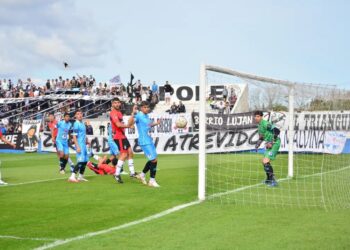 Claypole volvió a ganar en su cancha con una goleada contundente
