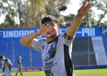 Con una goleada espectacular, Claypole se acomoda en la tabla