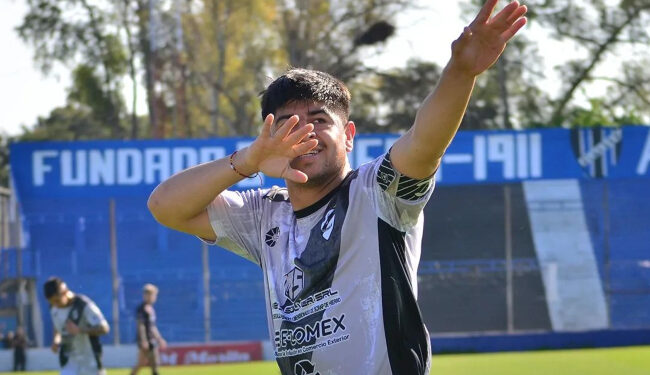 Con una goleada espectacular, Claypole se acomoda en la tabla