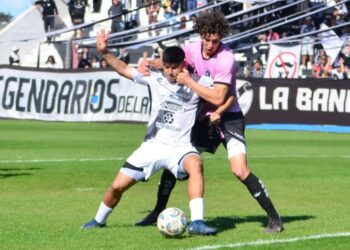 Polémica derrota de Claypole en el final para profundizar su mal momento