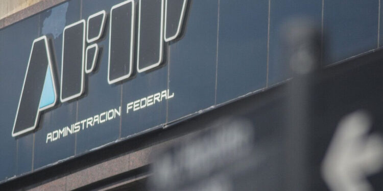 El gobierna echa a más de 3100 empleados y le cambia el nombre a la AFIP
