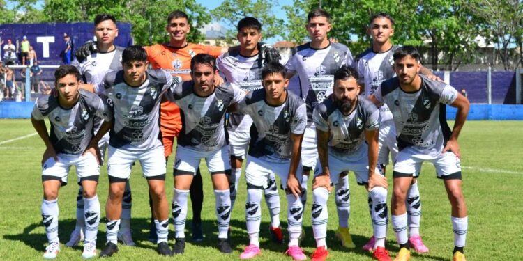 Claypole sufrió dos expulsiones y perdió ante Lamadrid