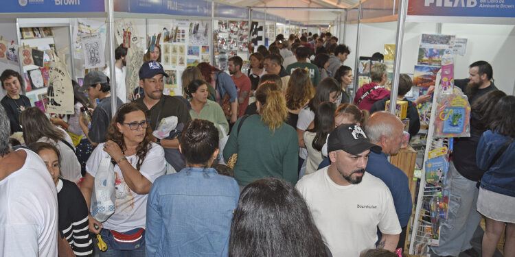 Más de 100 mil vecinos visitaron y disfrutaron de la Feria Internacional del libro de Brown