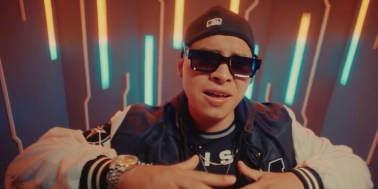 “Coty BF”: es de Longchamps, descubrió su pasión en la iglesia, sueña en grande y escribe sus propias canciones