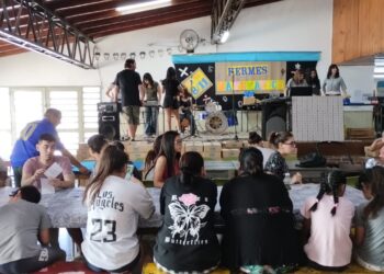 Realizan una campaña para comprar instrumentos musicales para una escuela de Burzaco