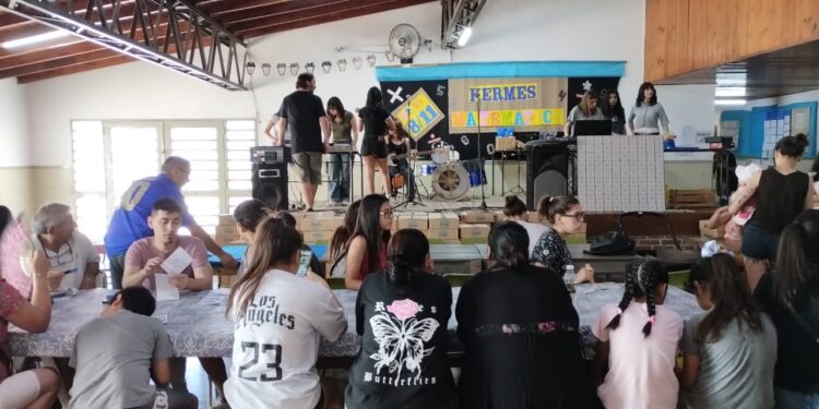Realizan una campaña para comprar instrumentos musicales para una escuela de Burzaco
