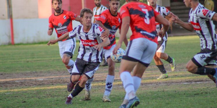Claypole volvió al triunfo de visitante ante Mercedes